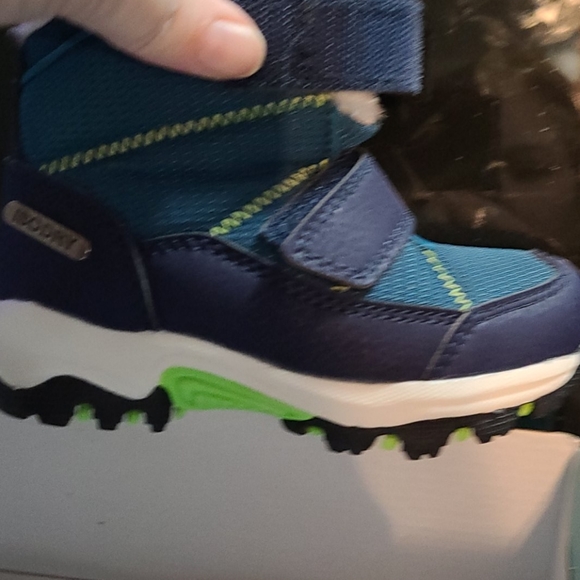 Toddker size 7 Snowboots - Picture 2 of 4